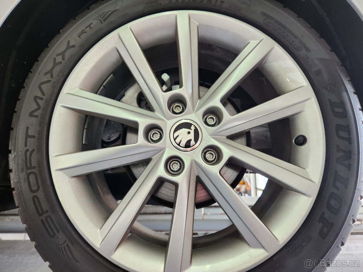 Škoda Octavia 1,6tdi 77kW  najeto 1050km  - 17