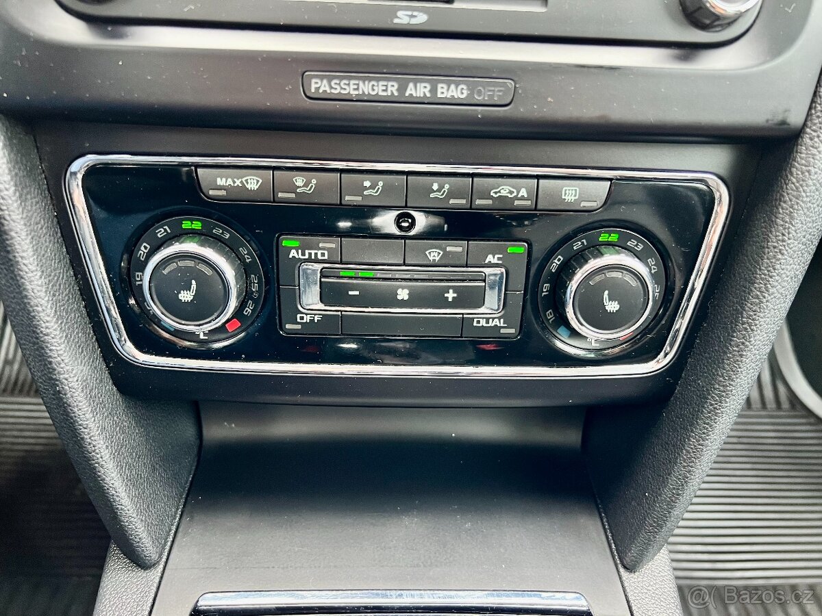 Škoda Superb 2,0 TDi L&K DSG PANORAMA / 2013 - 17