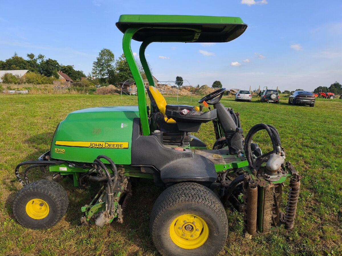 John Deere 8700 vřetenová sekačka - 17