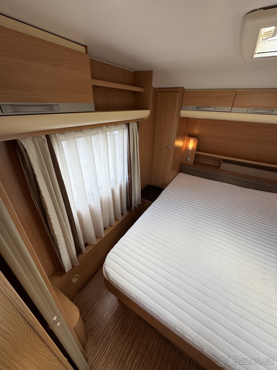 Adria Adora 563 PU ~ Královská postel - 17