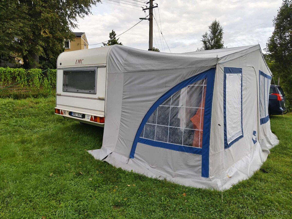 karavan obytný přívěs LMC LUXUS FAVORIT - 17