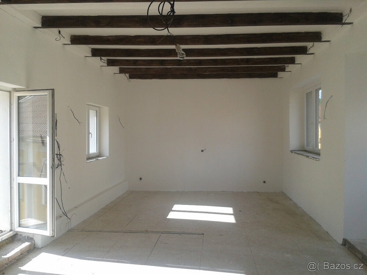 Rodinný dům s prodejnou potravin v centru obce - 17