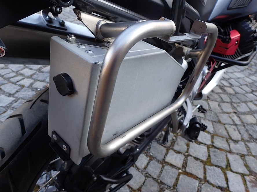 MOTO GUZZI V 85 TT - 17