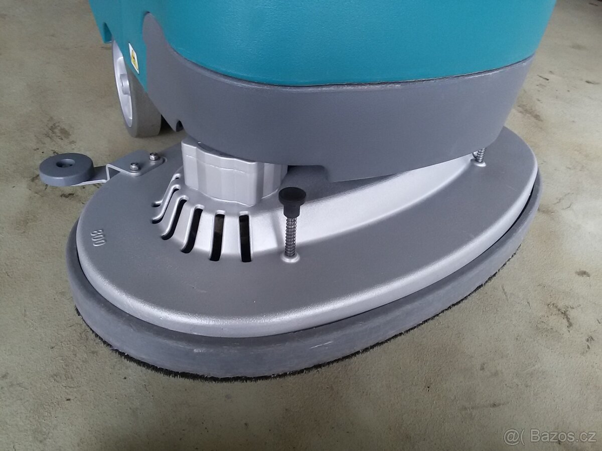 Podlahový mycí stroj Tennant T5 Disk 80 s vlastním pojezdem - 17