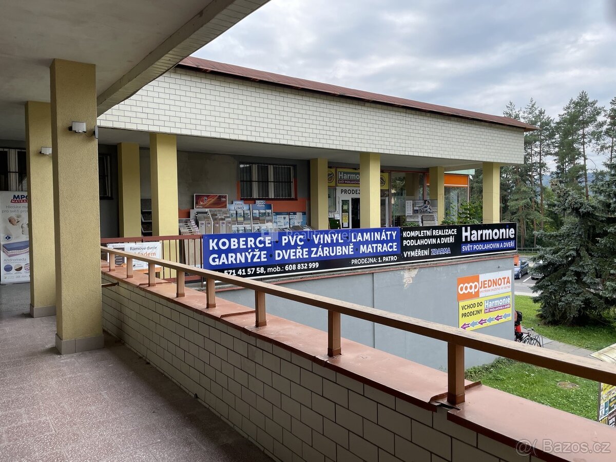 Nabízíme k prodeji obchodní prostory COOP ve Vsetíně na Sych - 17