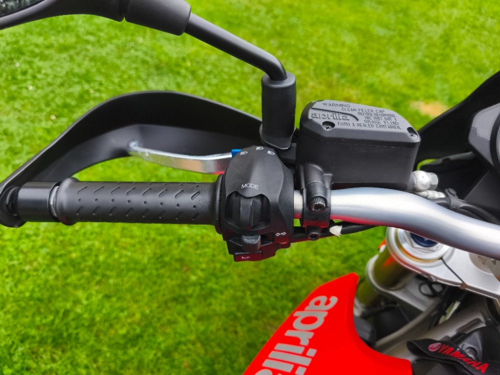 Aprilia Dorsoduro 750 (2011) velmi pěkná, po servisu - 17