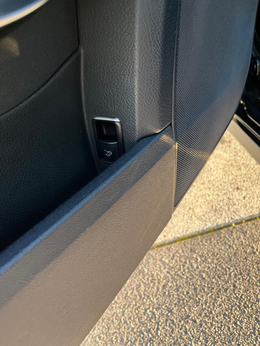 Mercedes-Benz Třídy E, Mercedes-Benz Třídy E, 250 GCI - 17