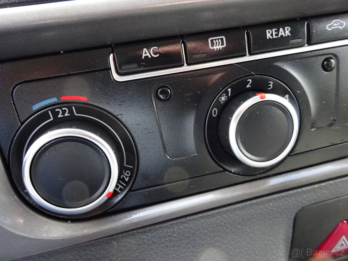 Volkswagen Caravelle 2,0TDi-9 MÍST - 17