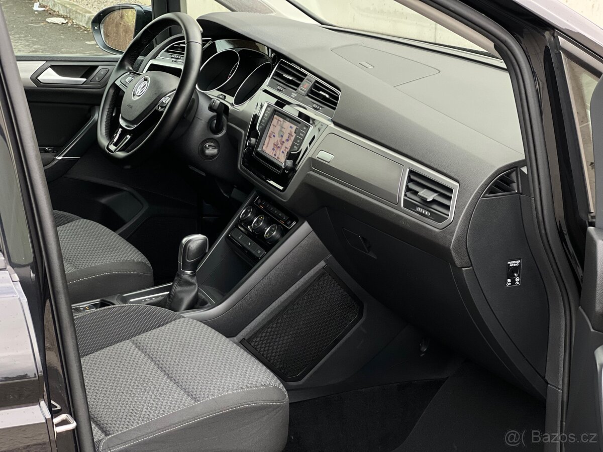 VW Touran 7 míst - 17