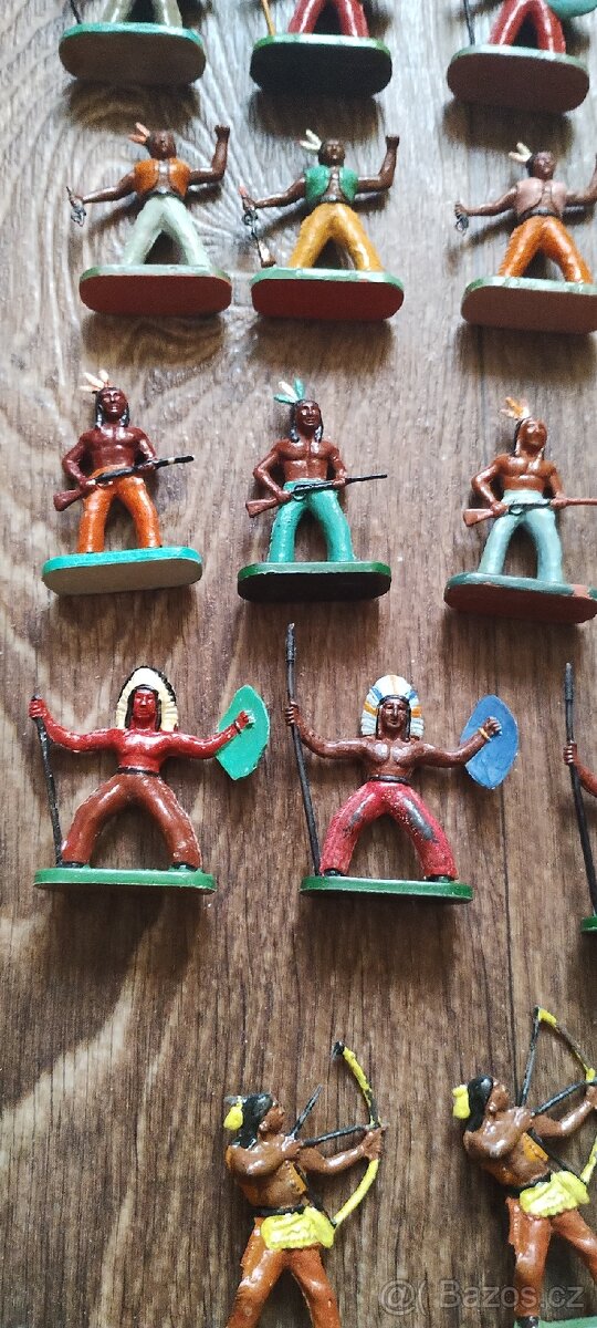 Indiáni figurky - 34 kusů - 17