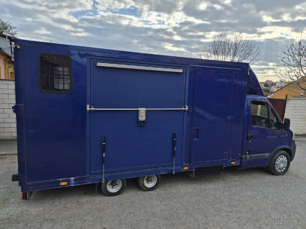 Auto na kone,klima,hydraulicky stavitelna vyska,3.5t - 17