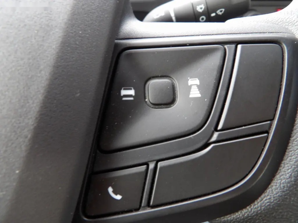 Isuzu, M30 5,2L MAN6, skříň a čelo - 17