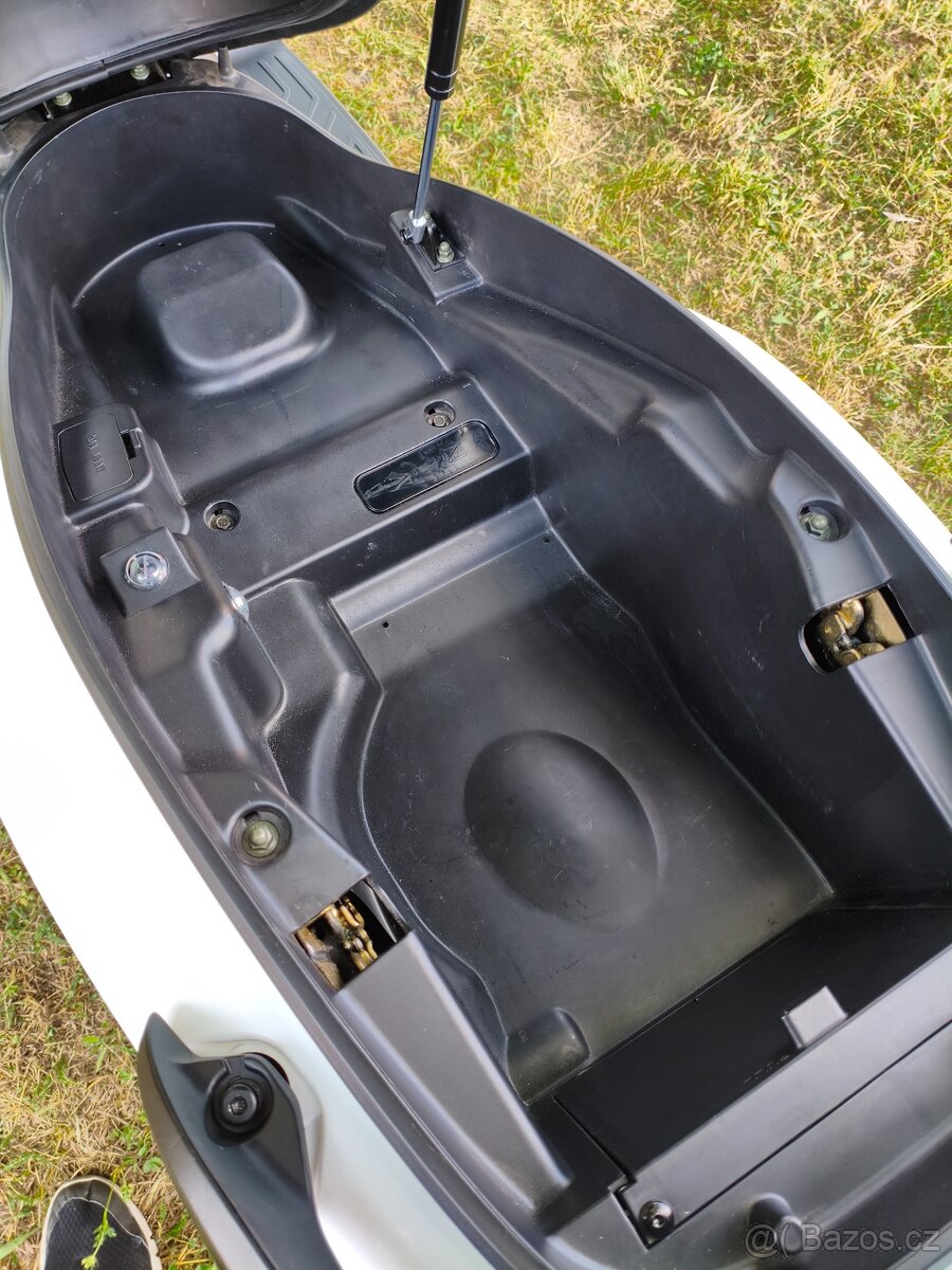 Kymco X-town 125i ABS CZ TP - 17