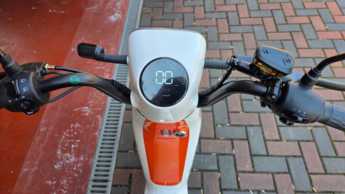 Elektroskútr RACCEWAY® E-BABETA® II - 17