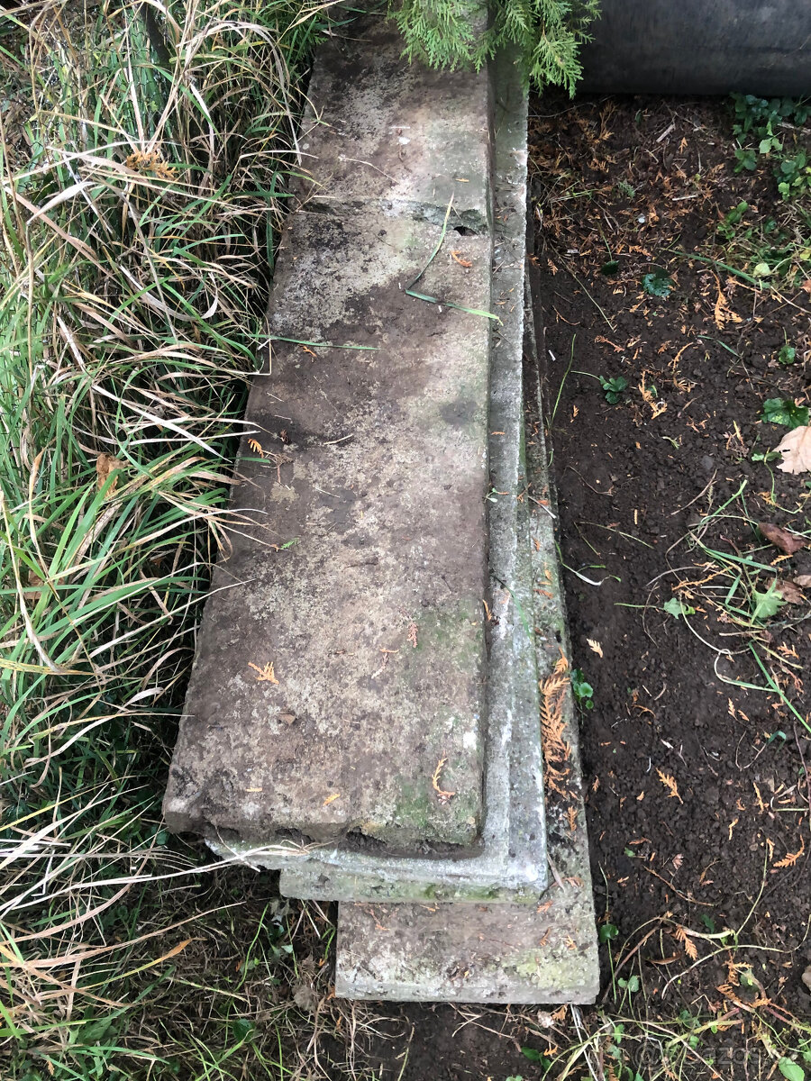 Venkovní plot. Plotové díly.Vjezdová brána. Celkem délka 13m - 17