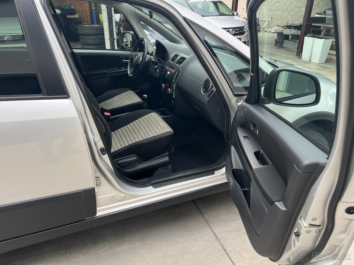 Fiat Sedici 1.6i 88KW 4x4 1.MAJ.TAŽNÉ LETNÍ+ZIMNÍ BEZ KOROZE - 17