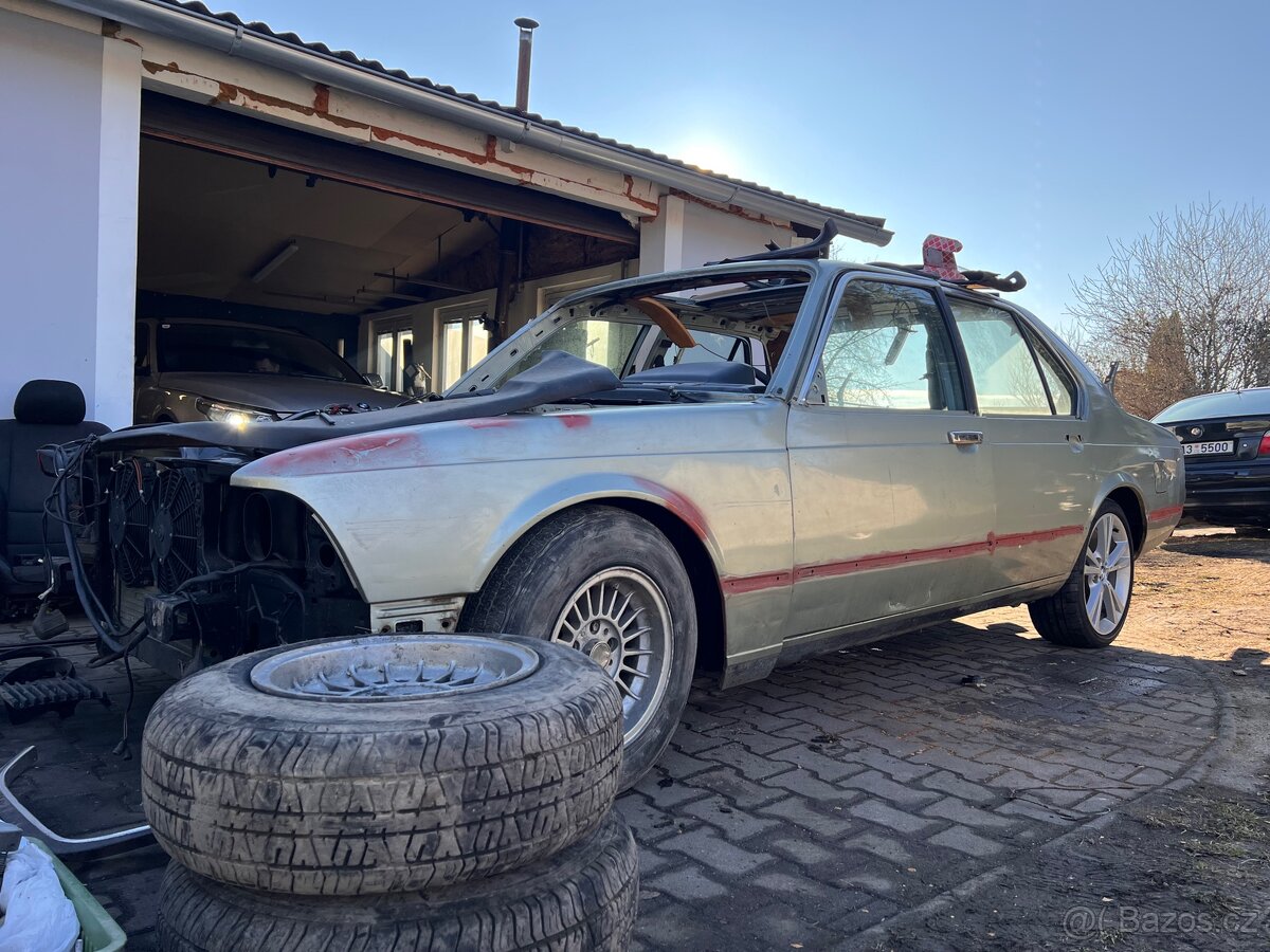 BMW E23 karoserie na kolech + díly - 17