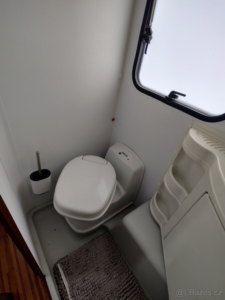 Obytný přívěs Adria Altea 472LU - 17