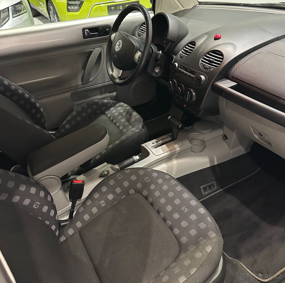 Volkswagen New Beetle, 2.0 Benzin Ojeté, 7/2000, 153 400 km - 17