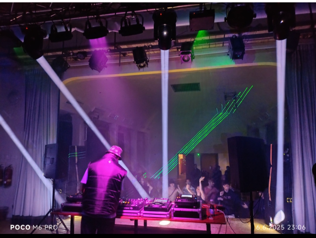 Novinka ..180 w Beam/Spot/Zoom - 17