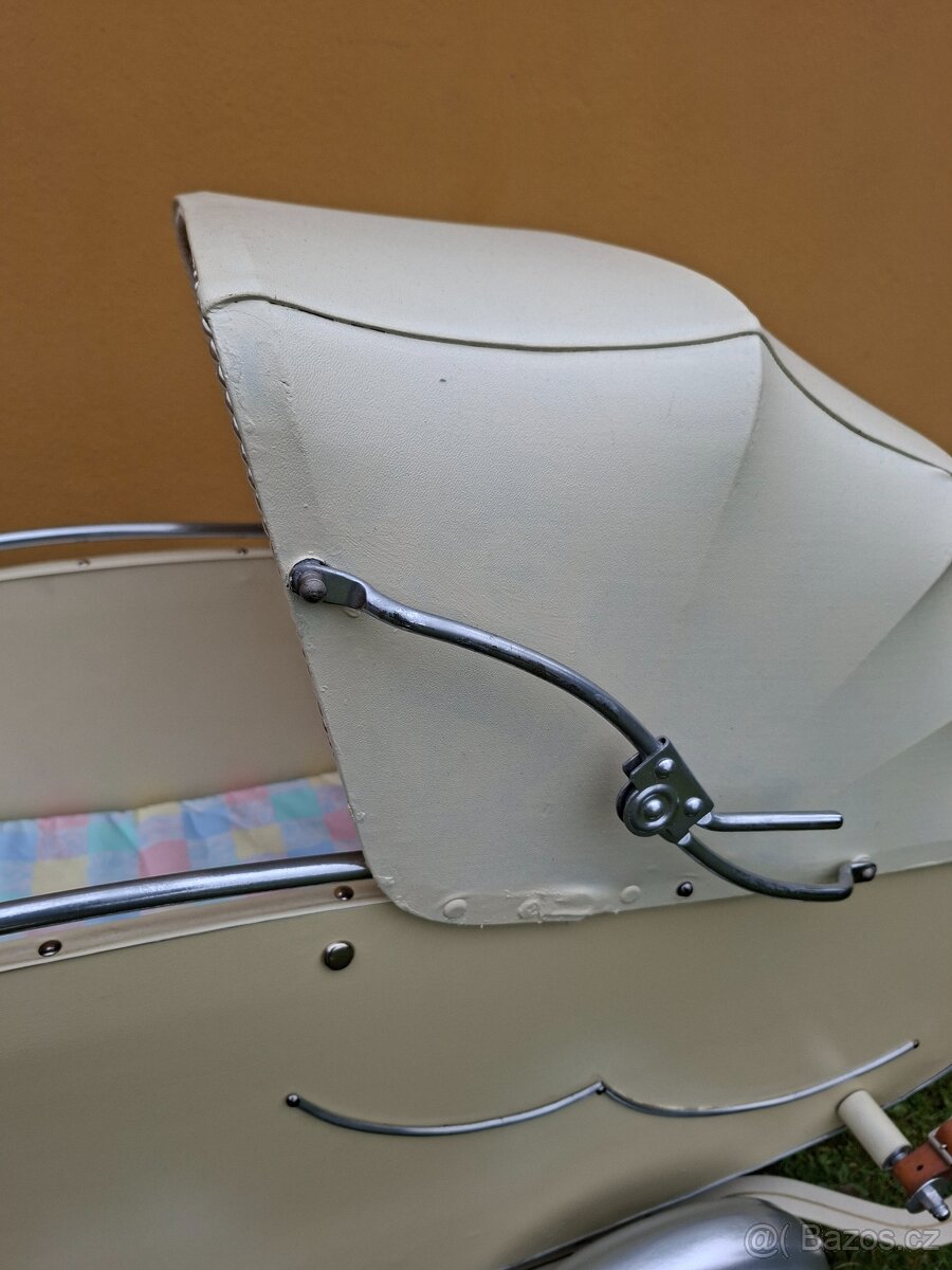 Starožitný kočárek pro miminko č. 202 - 17