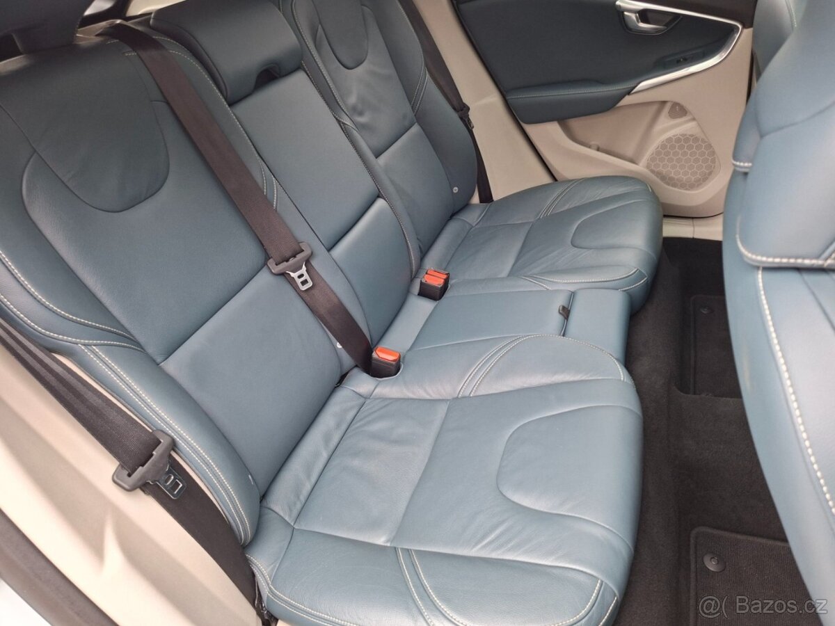 VOLVO V40 2.0D3 110kW AUT -1.MAJITEL - 17