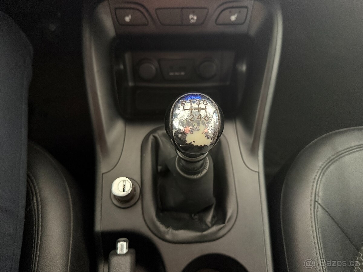 Hyundai ix35 1,7 CRDI,SERVISKA,ČR,TAŽNÉ - 17