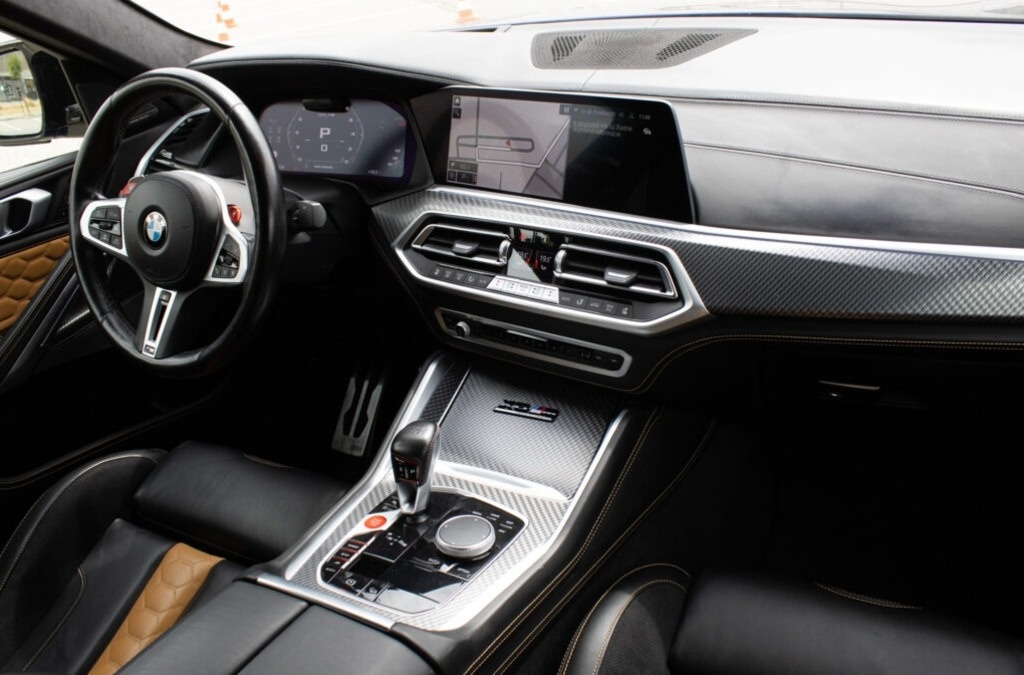 BMW X6 M Competition z roku 2021 - 17