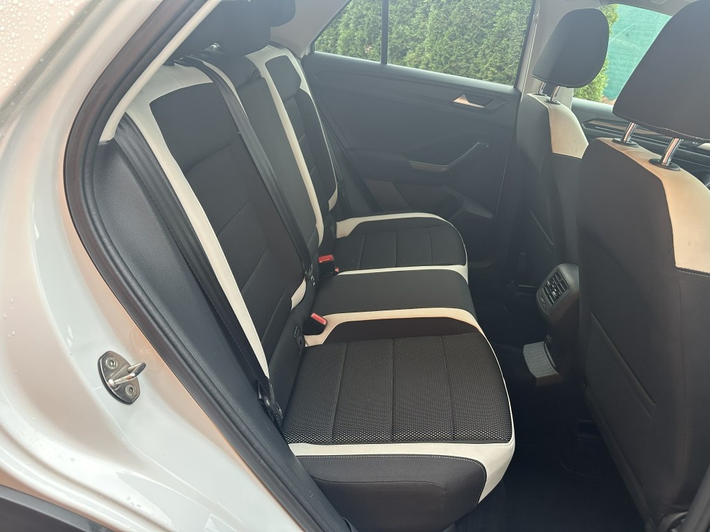 VW T-ROC 1.6TDi 85kW Navigace - 17