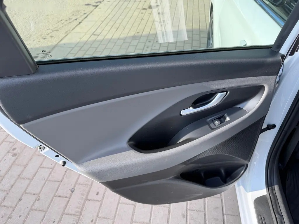 Hyundai i30, 1.6CRDi 85kW AUTOMAT SMART - 17