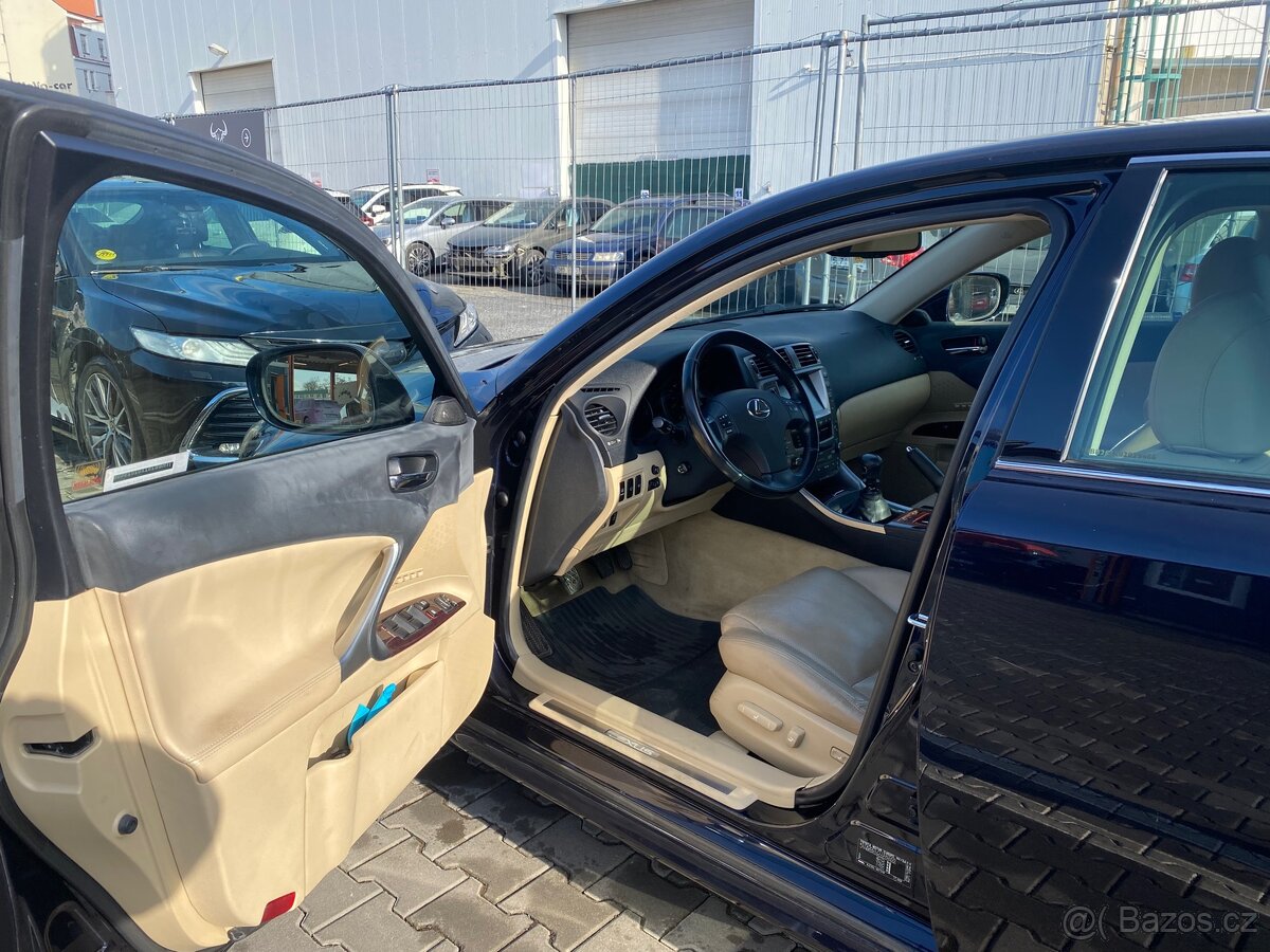 Lexus IS220d - 17
