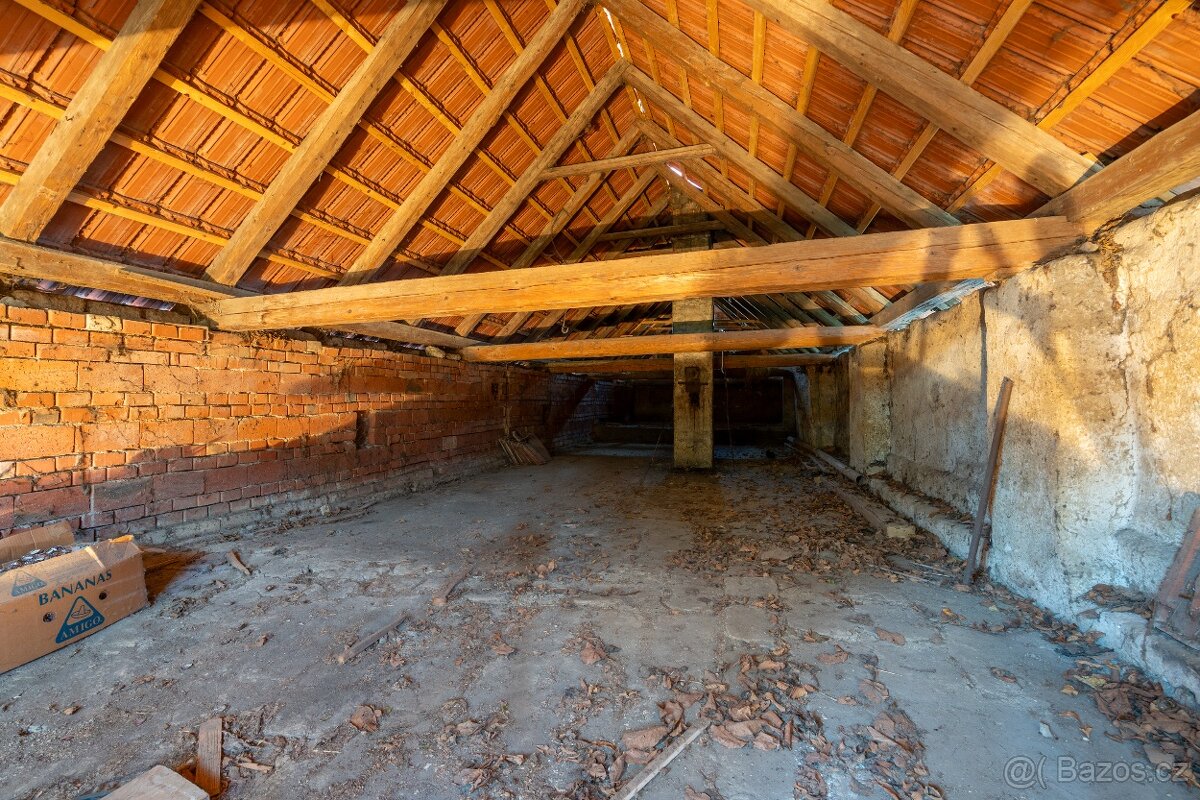 Rodinný domek v obci Horní Němčí - 17