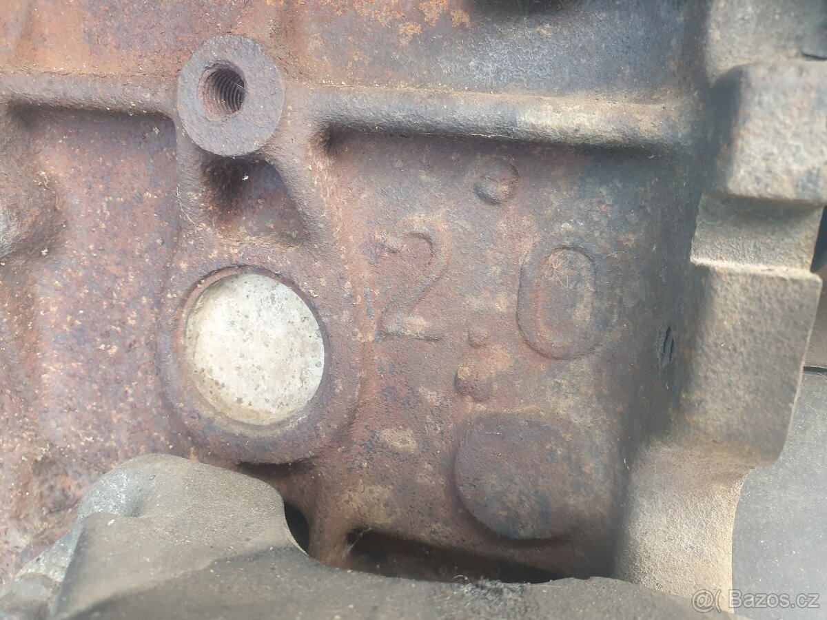 Motor VW 2.0 benzín 85kw - 17