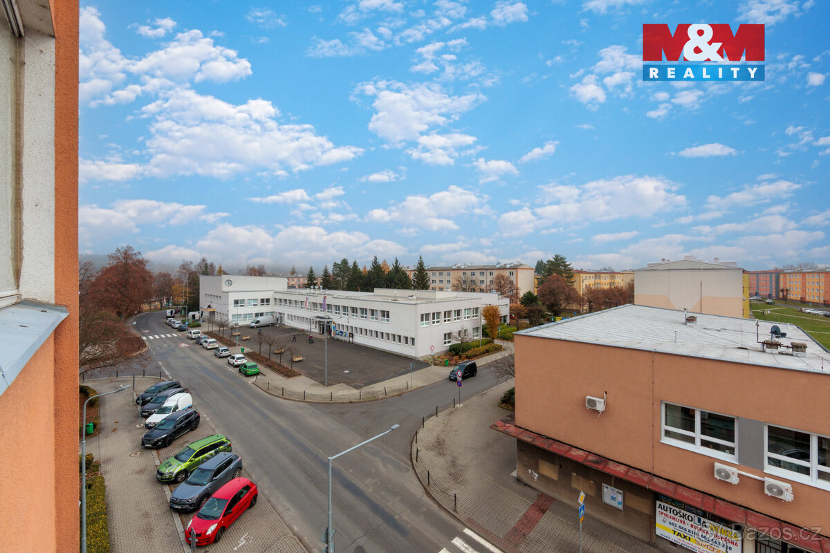 Prodej bytu 3+1, 58 m², Nová Role, ul. Chodovská - 17