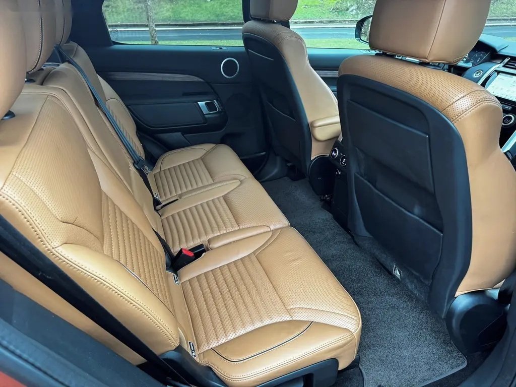 Land Rover Discovery, 3.0SDV6 ČR 1.MAJ EXTRA VÝBAVA - 17