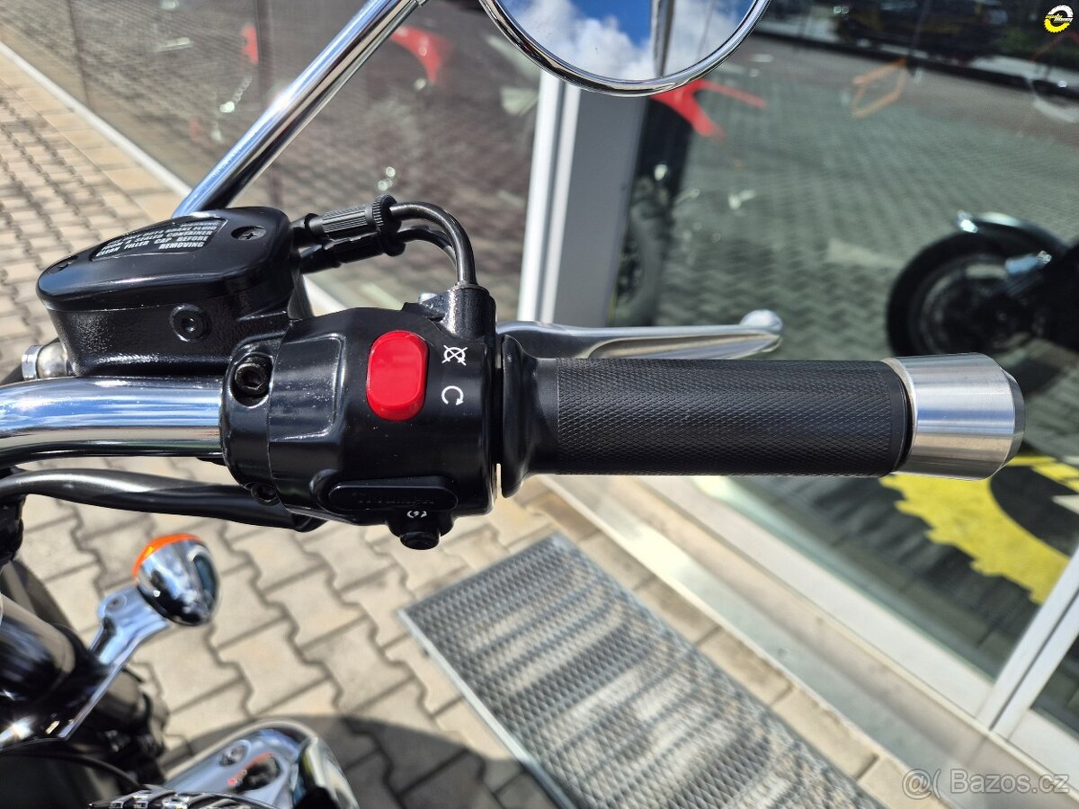 Triumph Rocket III Roadster - 17