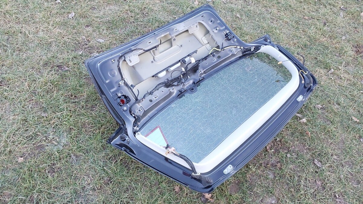 VW GOLF Plus – DVEŘE KUFR ČERNÁ LC9Z - 17