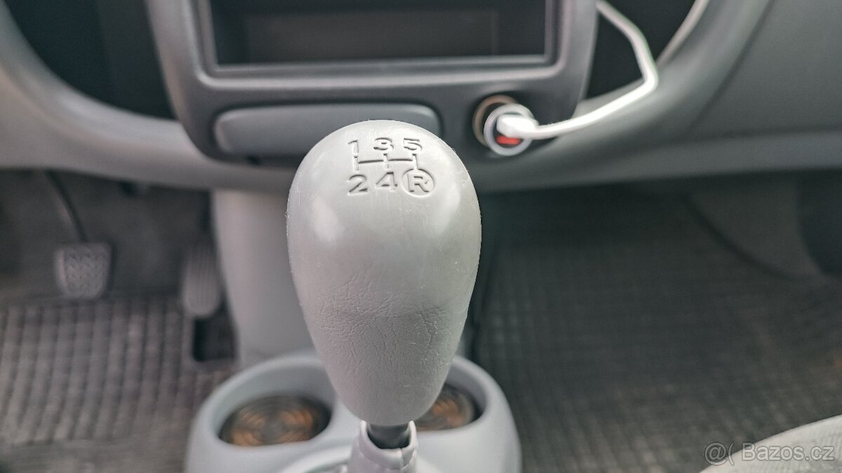 Toyota Yaris 1.3 - 17