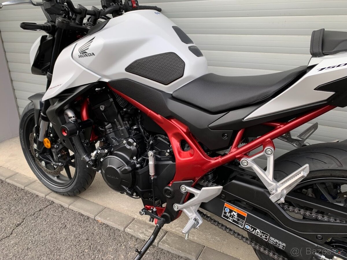 Honda CB 750 Hornet 35kW NOVÝ MODEL - 17