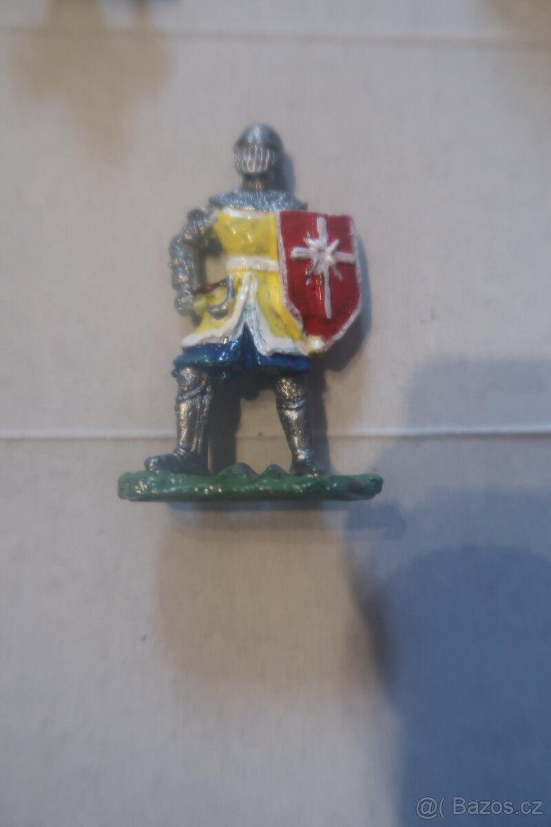 cínoví vojáčci a další figurky - 17