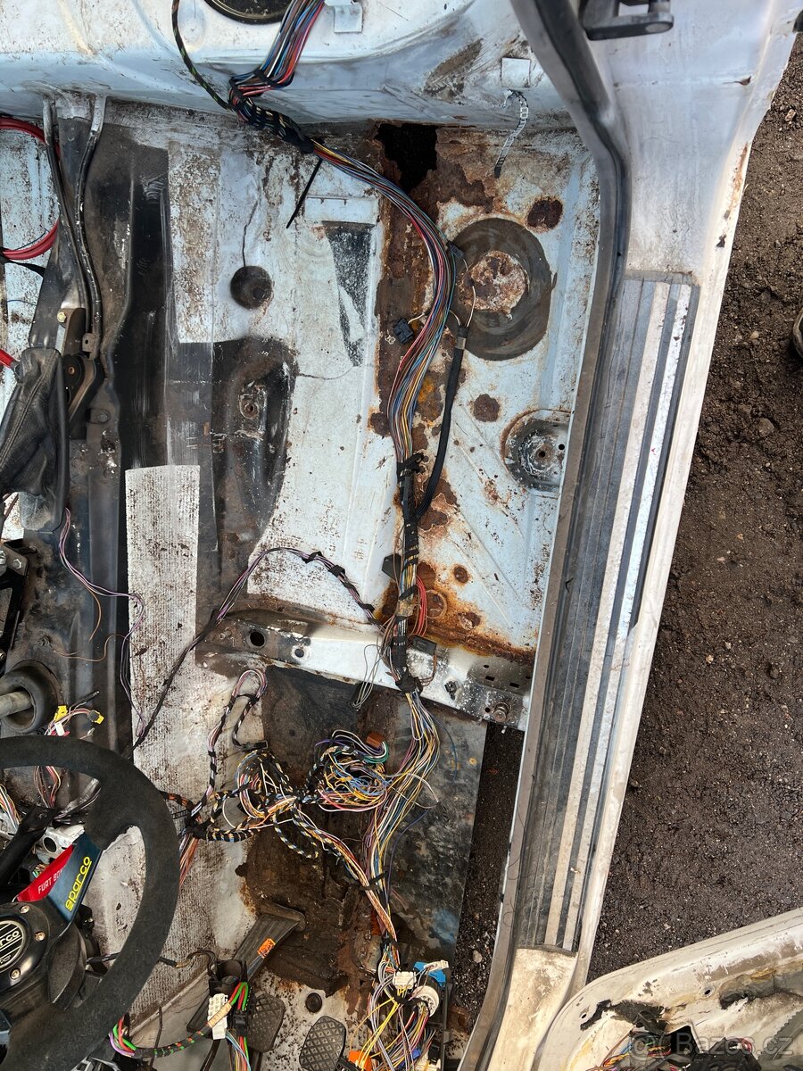 BMW E36 Coupe karoserie - 17