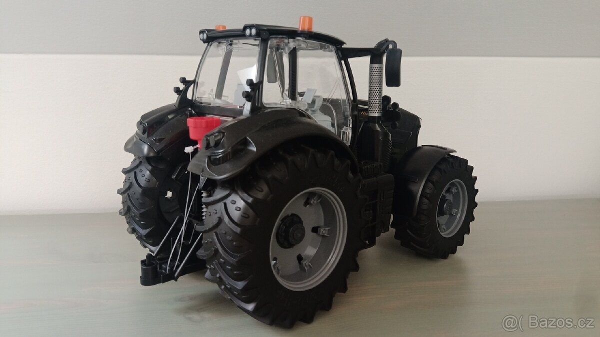 BRUDER TRAKTOR 1:16 - 17