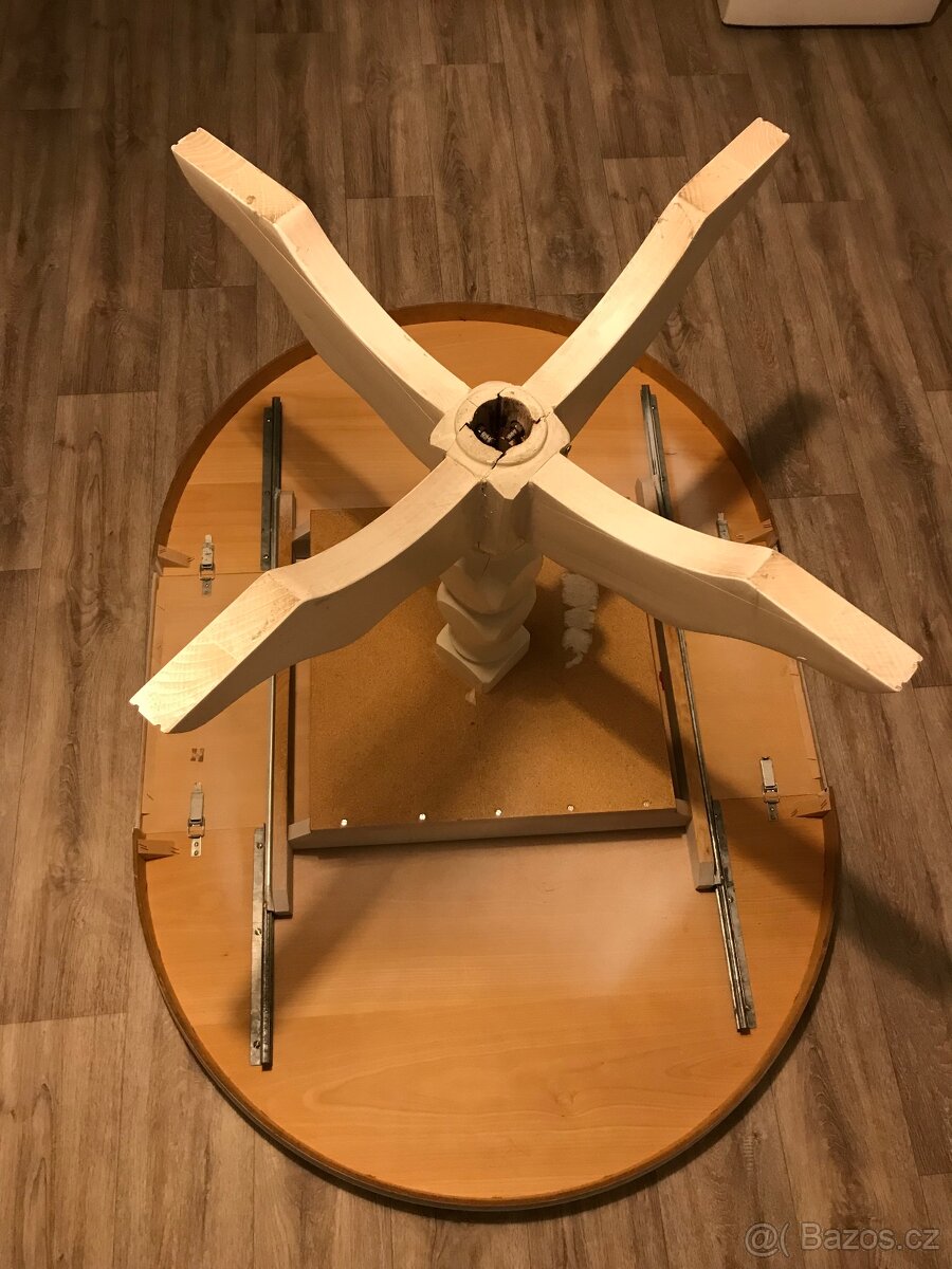 KUCHYŇSKÝ ROZKLÁDACÍ STŮL - 17