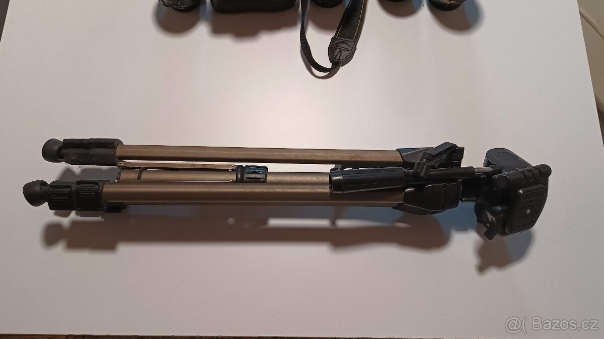 Zrcadlovka Nikon D7200 a hromada příslušenství - 17