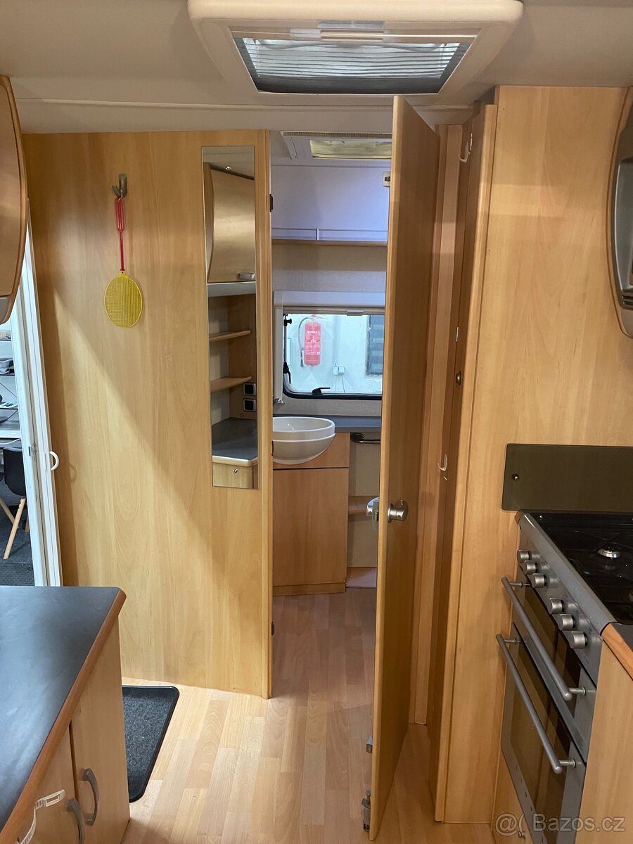 Karavan Sprite Europa - velká koupelna - sprchový kout - 17