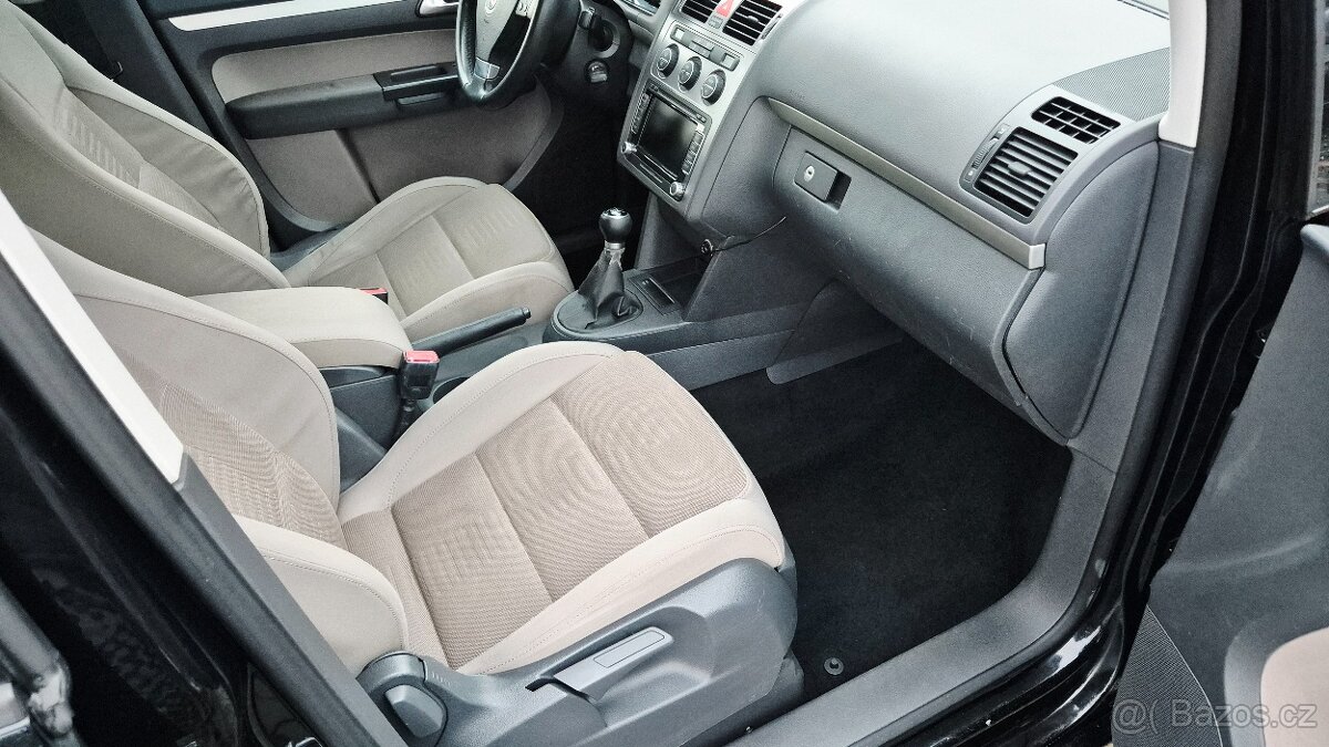 Volkswagen Touran - 17