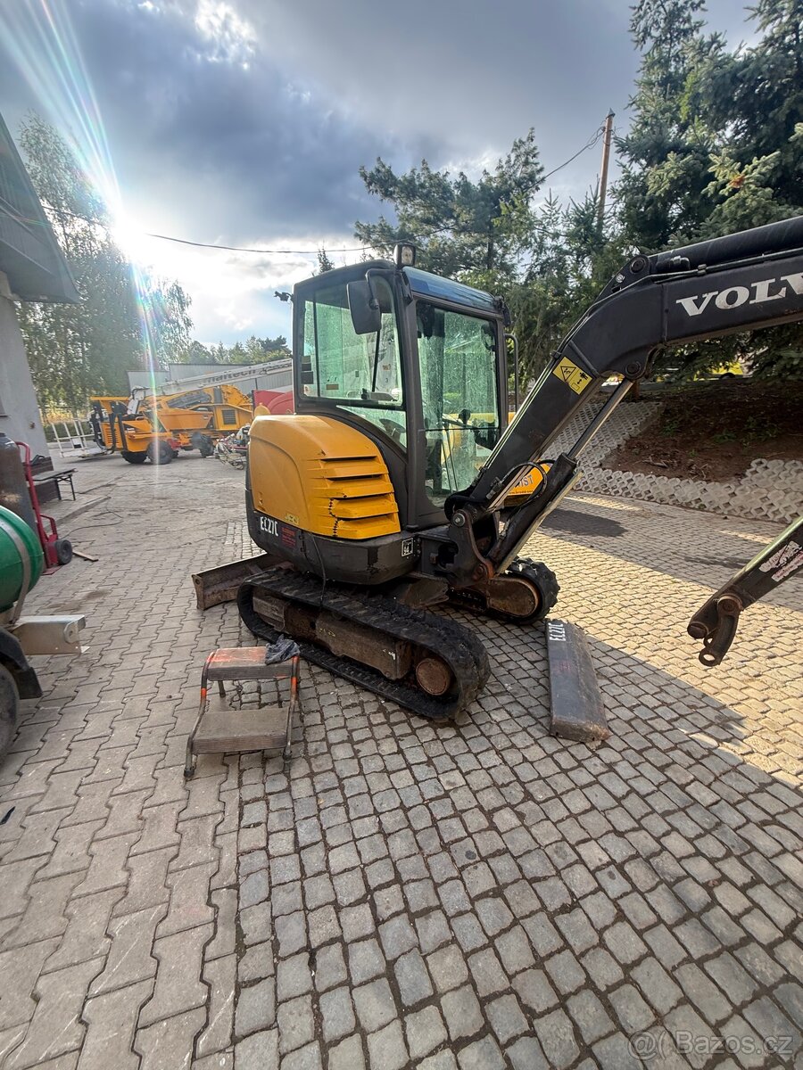 Minibagr Volvo ec27c - 17