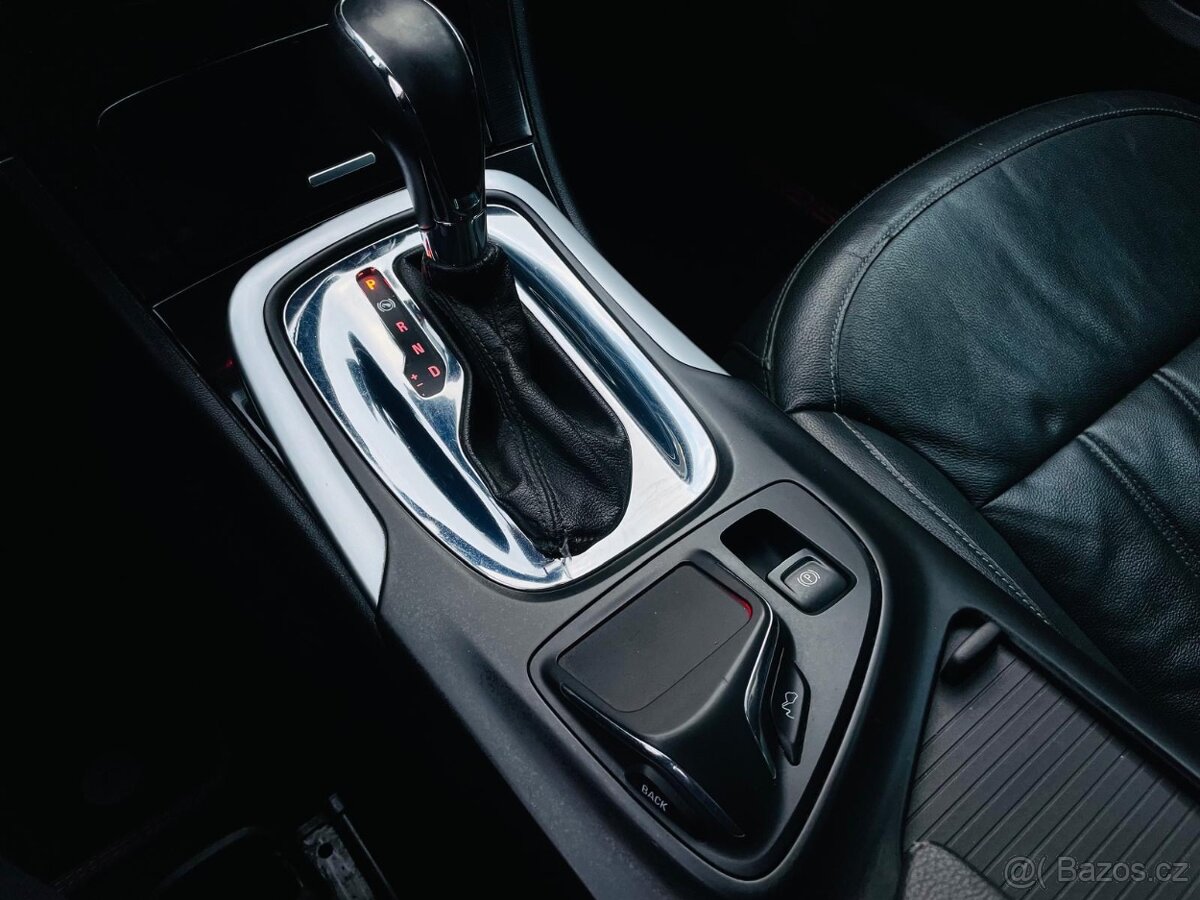 Opel Insignia 2.0CDTi 120KW AUTOMAT LED SERVISKA TAŽNÉ - 17