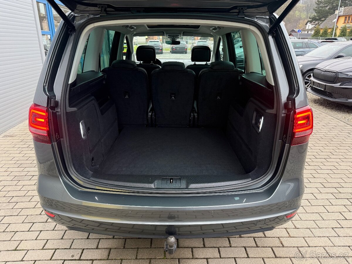 VW SHARAN 2.0 TDi DSG 4x4 LED KAMERA PANORAMA WEBASTO TAŽNÉ - 17