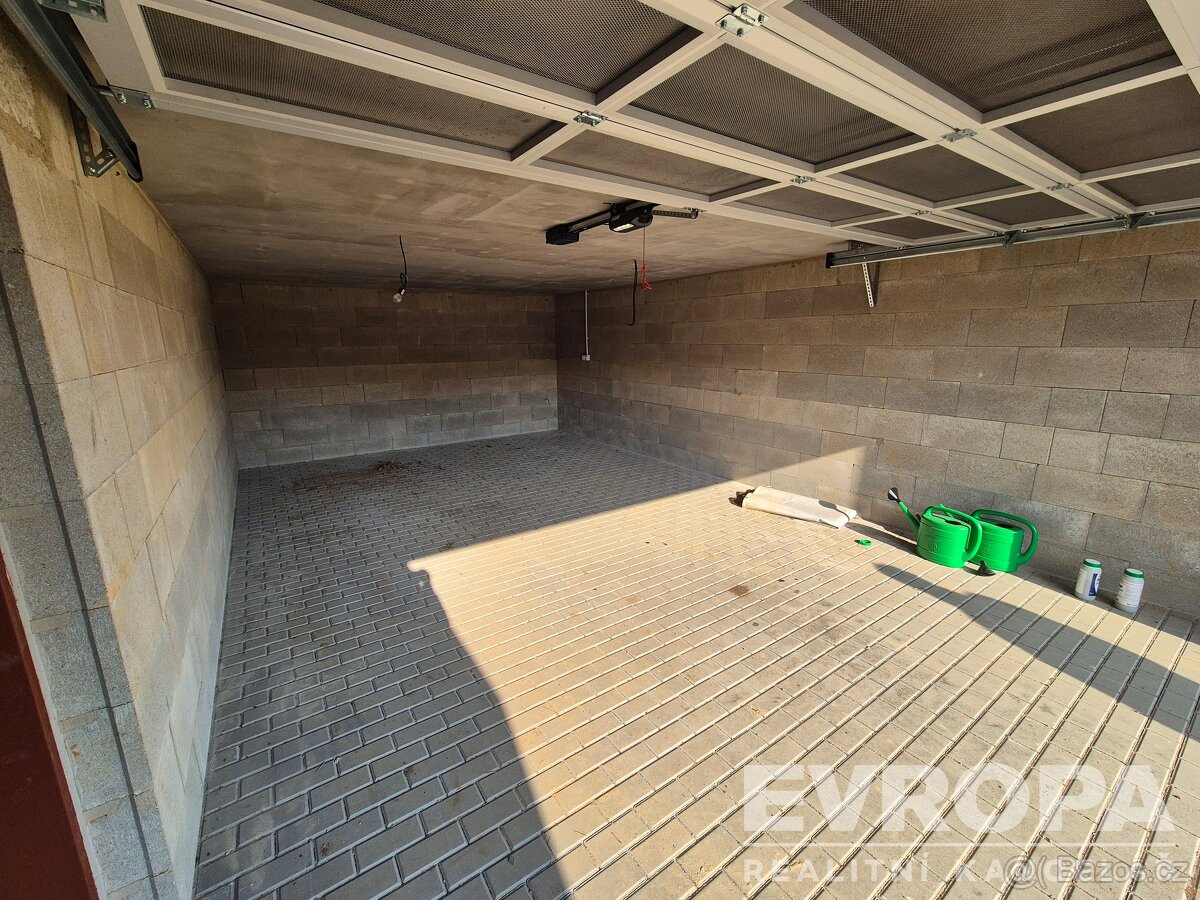 Novostavba rodinného domu 4+kk, pozemek 800m2, 15minut od Pr - 17